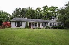 Embedded thumbnail for 8 Briar Cir, Pittsford, NY 14618